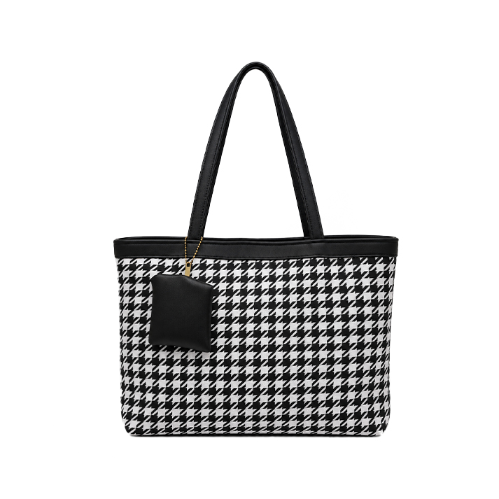 chic-tote-bag-black-white-bagcio.jpg